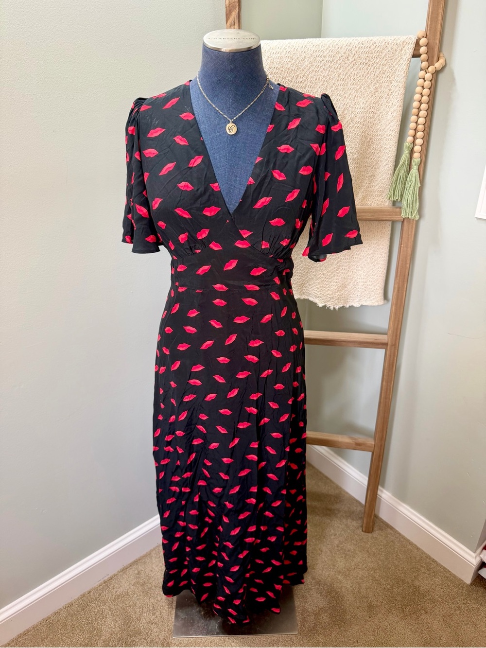 A New Day Black Red Kiss Lips Flutter Sleeve V-Neck Maxi Dress Size 6